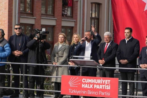 CHP Lideri &Ouml;zel&rsquo;den Yunanistan&rsquo;a &ouml;vg&uuml;, T&uuml;rkiye&rsquo;ye eleştiri
