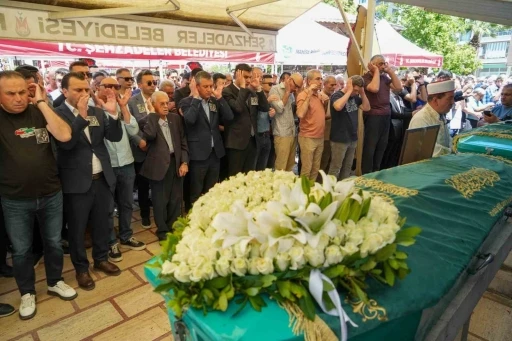 CHP lideri Özel Manisa’da cenaze törenine katıldı
