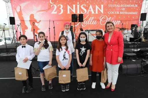CHP&rsquo;nin 23 Nisan tanıtımıyla ilgili Atat&uuml;rk tepkisine cevap: "&Ccedil;ifte standart"
