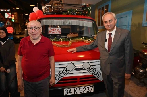 Çiçek Abbas, yıllar sonra minibüsüyle buluştu
