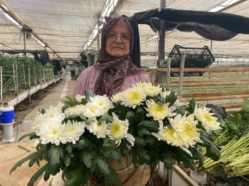 Çiçek üreticileri Anneler Günü’ne hazırlanıyor
