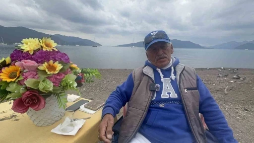 &Ccedil;i&ccedil;ekli masa Marmaris&rsquo;in simgesi haline geldi
