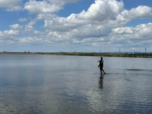 Çiftçiler Günü’nü, çeltik tohumlarını toprakla buluşturarak kutladılar
