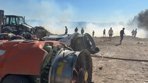 &Ccedil;ift&ccedil;iler trakt&ouml;rleriyle yangın b&ouml;lgesine koştu
