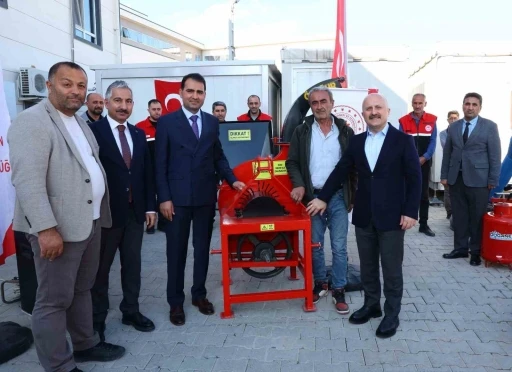 &Ccedil;ift&ccedil;ilere zirai alet ve ekipman dağıtıldı
