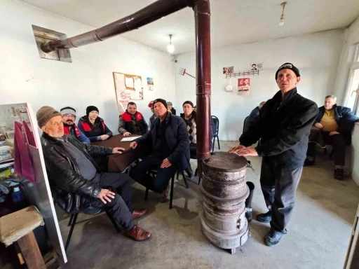 &Ccedil;ift&ccedil;iye aşılama &ccedil;alışmaları, sulama y&ouml;ntemleri ve desteklemeler anlatıldı
