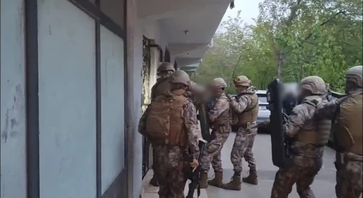 &Ccedil;ift&ccedil;iyi kumar masasında ağına d&uuml;ş&uuml;ren tefeci &ccedil;etesi &ccedil;&ouml;kertildi
