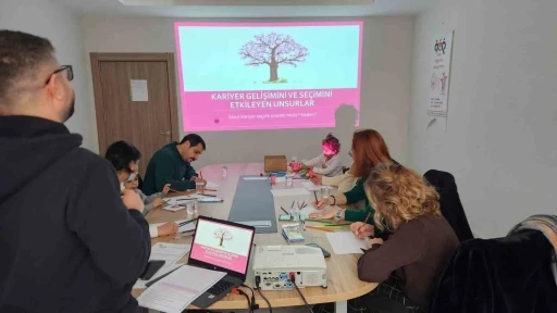 &Ccedil;iftler saygılı bir evliliğe, aileler &ccedil;ocuklarını g&ouml;rmeye ve duymaya hazırlanıyor