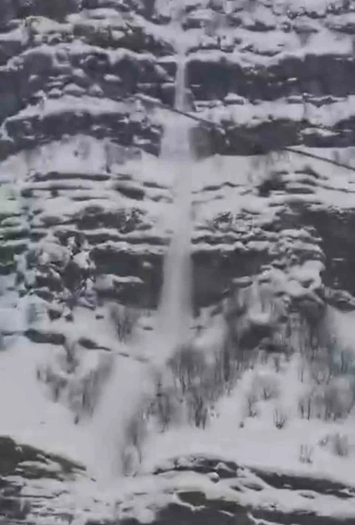 &Ccedil;ığ d&uuml;şme anı kamerada
