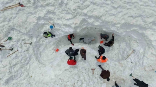 &Ccedil;ığ felaketinde kaybolan &ccedil;oban i&ccedil;in arama &ccedil;alışmaları yeniden başladı: 3 g&uuml;nde bir ize ulaşılamadı
