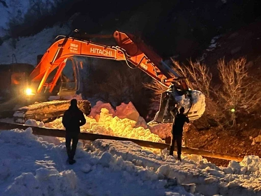 &Ccedil;ığ vurdu, devlet ve ilgili kurumlar &ccedil;alışma başlattı, Beşağa&ccedil; k&ouml;y&uuml; karanlıktan kurtarıldı
