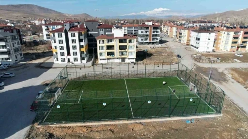 &Ccedil;iğilli Mahallesi Halı Sahası hizmete sunuldu
