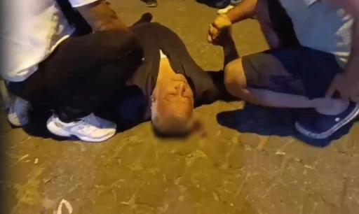 &Ccedil;ıkan kavgada başından yaralandı, kanlar i&ccedil;inde  yerde kaldı
