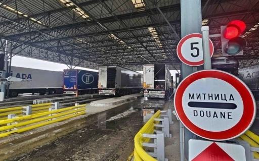 &Ccedil;ikolata  dolu &ccedil;antadan 220 bin Euro &ccedil;ıktı