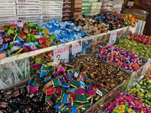 &Ccedil;ikolata ve şekerlemeler tezgahları şenlendirdi
