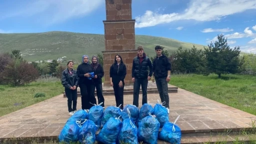 &Ccedil;ıldır&rsquo;da &ouml;ğrencilerinden &ouml;rnek davranış

