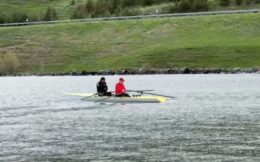&Ccedil;ıldır G&ouml;l&uuml;&rsquo;nde yelken ve k&uuml;rek heyecanı yaşandı
