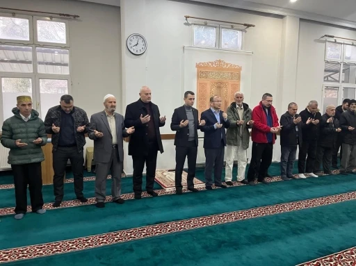 &Ccedil;ilimli&rsquo;de bayram coşkusu yaşandı dualar edildi bayramlaşıldı
