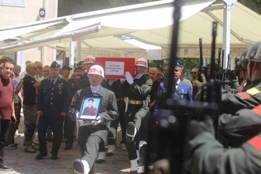 Cilo Dağı&rsquo;nın zirvesinde hayatını kaybeden Bursalı dağcı son yolculuğuna uğurlandı
