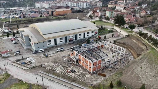 Cimnastik salonu inşaatı t&uuml;m hızıyla s&uuml;r&uuml;yor
