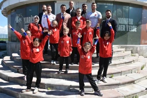 Cimnastik&ccedil;iler analig yolcusu
