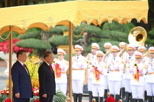 Çin Devlet Başkanı Jinping, Vietnam’da resmi törenle karşılandı
