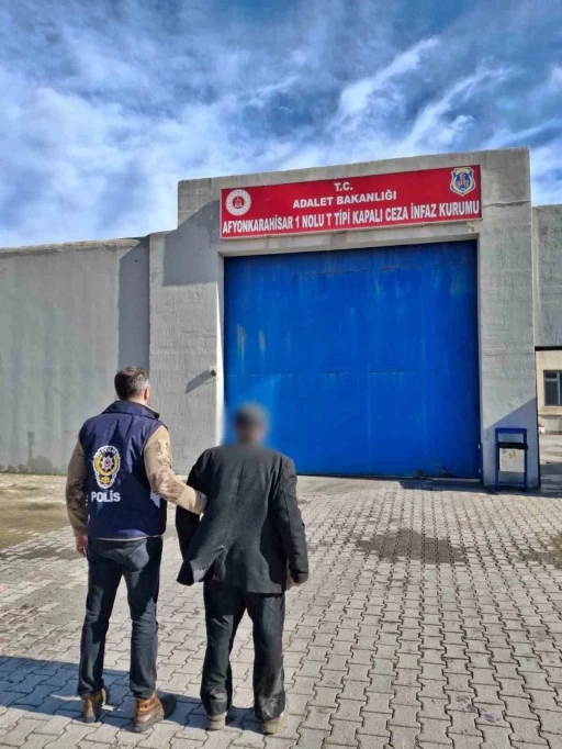 Cinayet su&ccedil;undan aranan şahsı polis yakaladı
