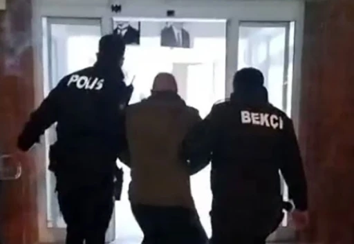 Cinayet ve uyuşturucu su&ccedil;larından aranan firari yakalandı
