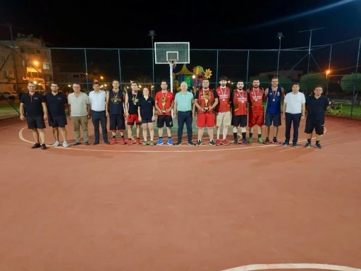 &Ccedil;ine&rsquo;de 3x3 Sokak Basketbolu Turnuvası kupa t&ouml;reniyle tamamlandı
