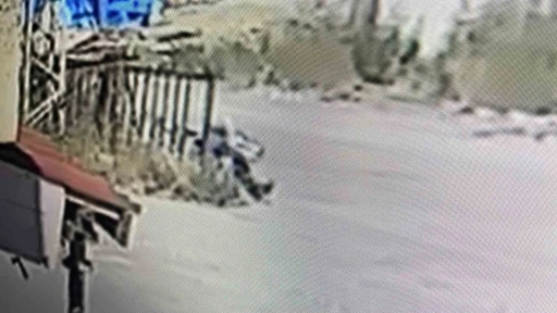 Cinnet getiren inşaat iş&ccedil;isi baltayla 3 kişiyi yaraladı
