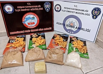 Cips paketlerine sakladıkları uyuşturucu ile yakalanan 3 şüpheli tutuklandı
