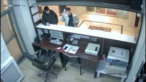 Çırak öğrencilerden örnek davranış: Aldıkları suyu kameraya gösterip parasını bıraktılar
