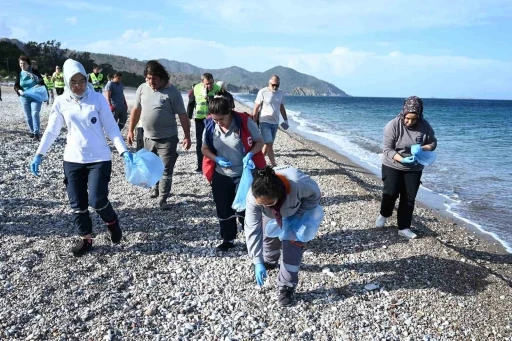 &Ccedil;ıralı&rsquo;da sahil temizliği yapıldı
