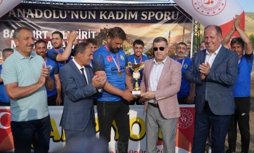 Cirit finalinde geri d&ouml;n&uuml;ş: 7 puan geriden geldi, yarım puan farkla Bayburt şampiyonu oldu
