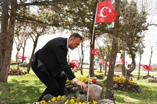 &Ccedil;ivril Milli M&uuml;cadele Şehitliğinde 105 yıllık acı anıldı
