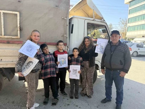 &Ccedil;izimlerini g&ouml;ren ressam sanıyor: Nakliyat&ccedil;ının resimleri ressamların &ccedil;izimlerini aratmıyor
