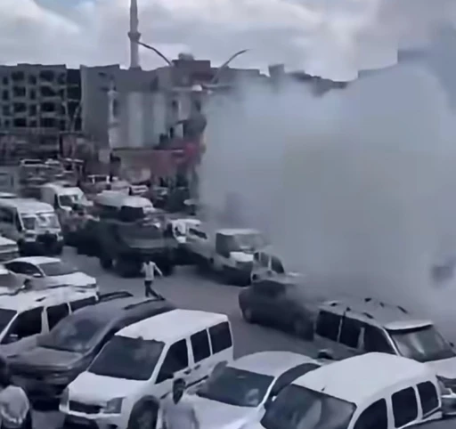 Cizre&rsquo;de 400 kişilik aile kavgasında ortalık savaş alanına d&ouml;nd&uuml;: 8 yaralı, 17 g&ouml;zaltı
