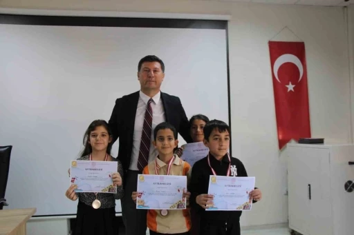 Cizre&rsquo;de akıl ve zeka oyunlarında geleceğin dahileri &ouml;d&uuml;llendirildi
