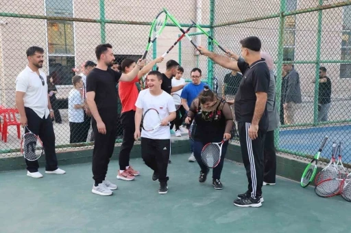 Cizre&rsquo;de &ouml;zel &ccedil;ocuklar i&ccedil;in tenis ş&ouml;leni
