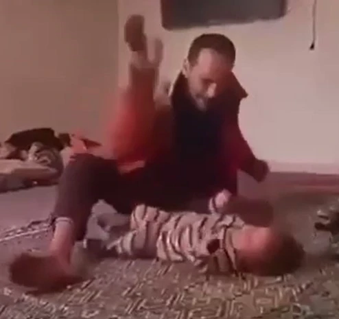 Çocuğuna acımasızca ve defalarca şiddet uygulayan cani baba tutuklandı
