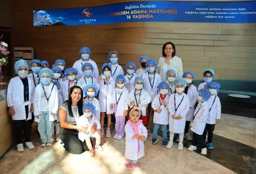Çocuklar doktor olup maketler üzerinde ameliyat yaptı
