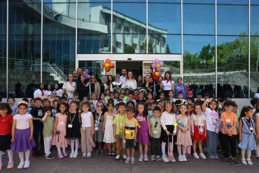 Çocuklar gülerse dünya güler etkinliği büyük ilgi gördü
