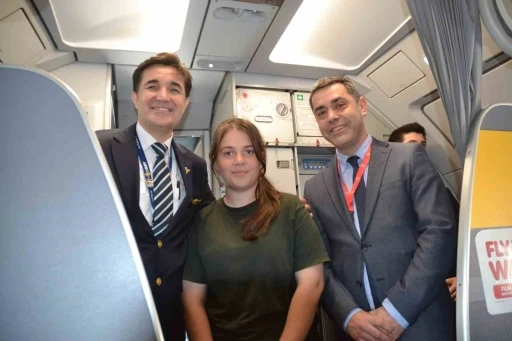 &Ccedil;ocuklar, ilk defa u&ccedil;ak g&ouml;rmenin mutluluğunu yaşadı
