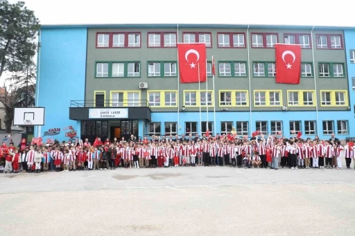 &Ccedil;ocuklar İneg&ouml;lspor formasıyla buluşuyor
