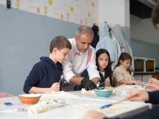 &Ccedil;ocuklar tatili at&ouml;lye etkinlikleri ile ge&ccedil;iriyorlar
