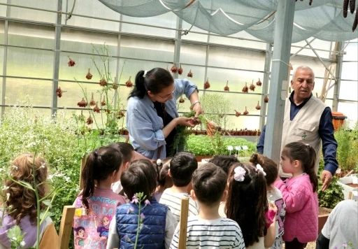 &Ccedil;ocuklar toprak sevgisini Osmangazi&rsquo;de &ouml;ğrendi
