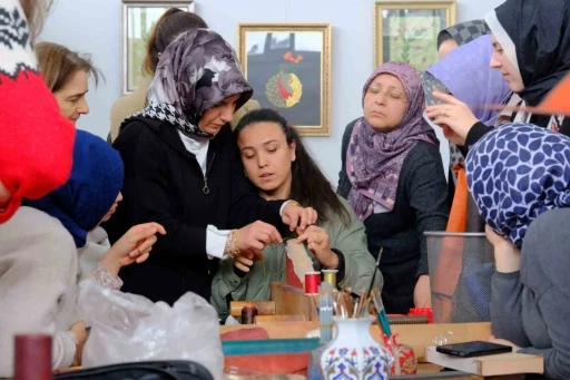 Çocuklar ve aileleri süsleme atölyelerinde kültür mirası ile tanıştı
