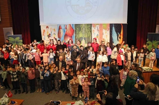 &Ccedil;ocuklar Yal&ccedil;ın Başkan&rsquo;ın karne hediyesi ile eğlendi
