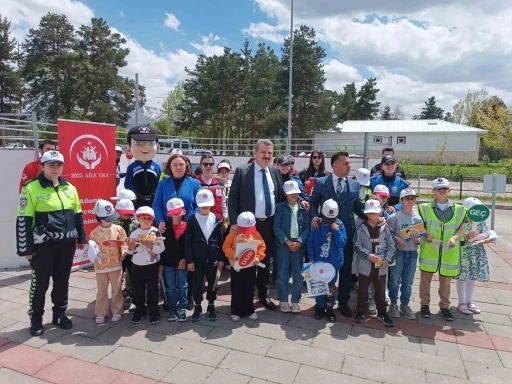 Çocuklara trafik eğitimi etkinliği
