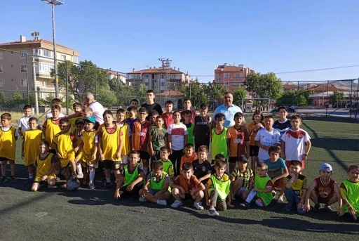 Çocuklara yönelik futbol kursu başladı
